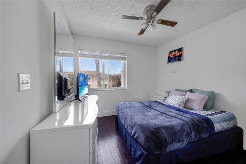 Townhouse in Pembroke Pines, Florida 3 bedrooms, 126.44 sq.m. № 2086869 - photo 25