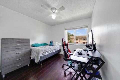 Townhouse in Pembroke Pines, Florida 3 bedrooms, 126.44 sq.m. № 2086869 - photo 21