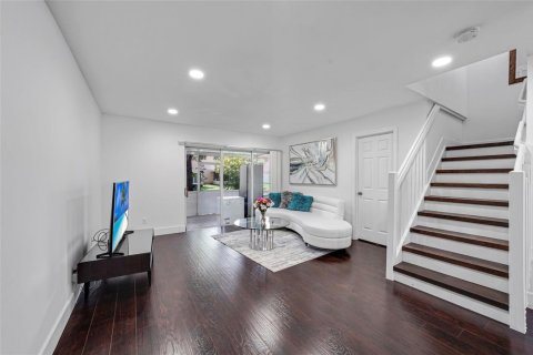 Townhouse in Pembroke Pines, Florida 3 bedrooms, 126.44 sq.m. № 2086869 - photo 17