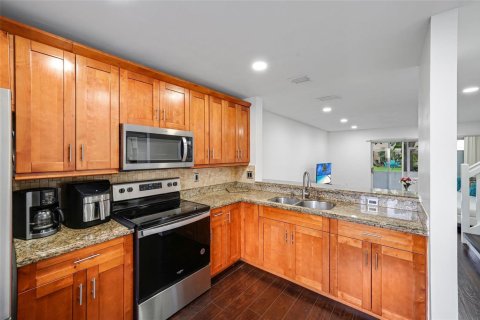 Townhouse in Pembroke Pines, Florida 3 bedrooms, 126.44 sq.m. № 2086869 - photo 6