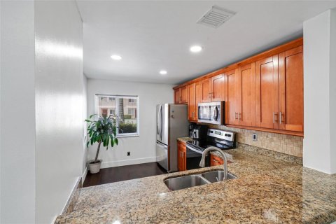 Townhouse in Pembroke Pines, Florida 3 bedrooms, 126.44 sq.m. № 2086869 - photo 8