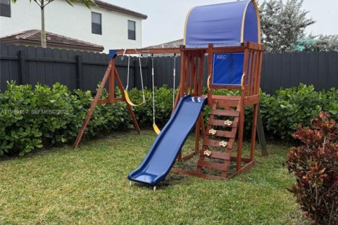 House in Homestead, Florida 4 bedrooms, 176.89 sq.m. № 2030948 - photo 14