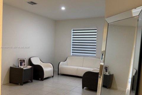 House in Homestead, Florida 4 bedrooms, 176.89 sq.m. № 2030948 - photo 10