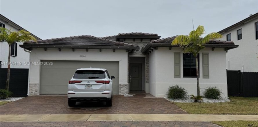 House in Homestead, Florida 4 bedrooms, 176.89 sq.m. № 2030948