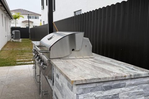 House in Homestead, Florida 4 bedrooms, 176.89 sq.m. № 2030948 - photo 17