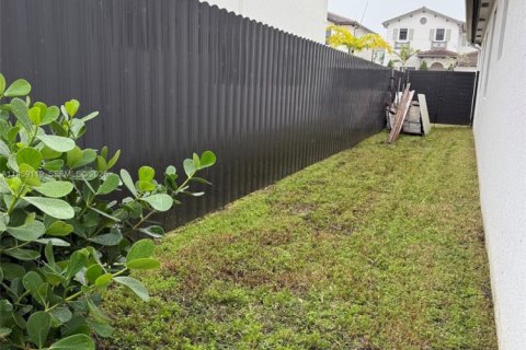 House in Homestead, Florida 4 bedrooms, 176.89 sq.m. № 2030948 - photo 15