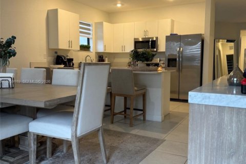 House in Homestead, Florida 4 bedrooms, 176.89 sq.m. № 2030948 - photo 8