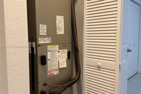 House in Homestead, Florida 4 bedrooms, 176.89 sq.m. № 2030948 - photo 11