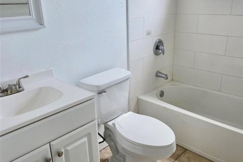 Propiedad comercial en venta en Titusville, Florida, 151.62 m2 № 1675803 - foto 8