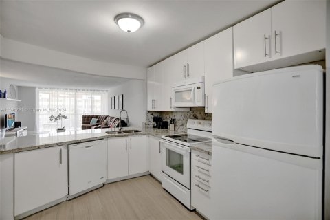 Купить кондоминиум в Майами, Флорида 2 спальни, 122.17м2, № 1763708 - фото 19