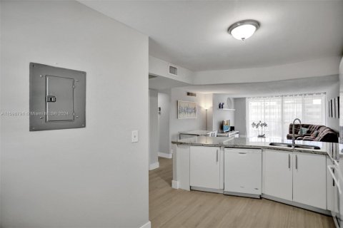 Купить кондоминиум в Майами, Флорида 2 спальни, 122.17м2, № 1763708 - фото 7