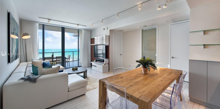 Condominio en Miami Beach, Florida, 3 dormitorios № 1865212