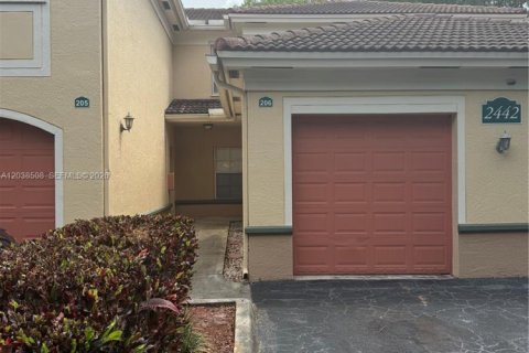 Townhouse in Miramar, Florida 2 bedrooms, 111.95 sq.m. № 2083836
