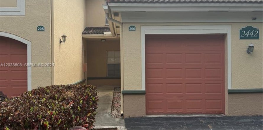 Townhouse in Miramar, Florida 2 bedrooms, 111.95 sq.m. № 2083836