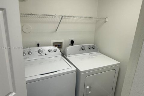 Townhouse in Miramar, Florida 2 bedrooms, 111.95 sq.m. № 2083836 - photo 18