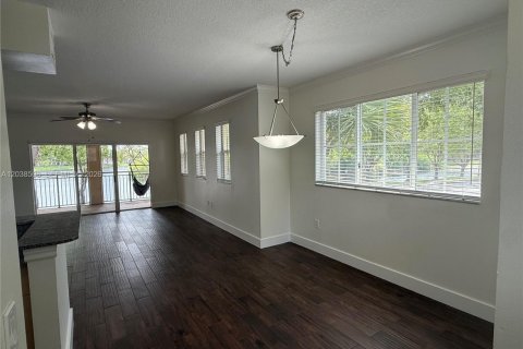 Townhouse in Miramar, Florida 2 bedrooms, 111.95 sq.m. № 2083836 - photo 9