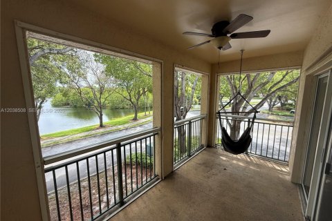 Townhouse in Miramar, Florida 2 bedrooms, 111.95 sq.m. № 2083836 - photo 24