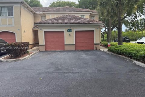 Townhouse in Miramar, Florida 2 bedrooms, 111.95 sq.m. № 2083836 - photo 4