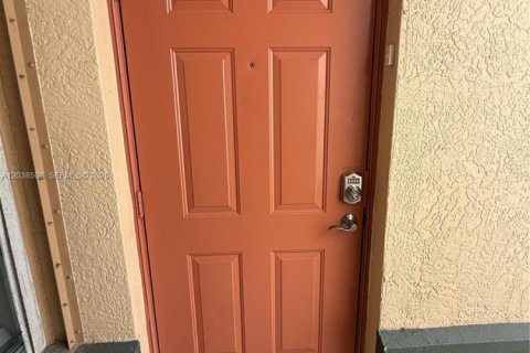 Townhouse in Miramar, Florida 2 bedrooms, 111.95 sq.m. № 2083836 - photo 5