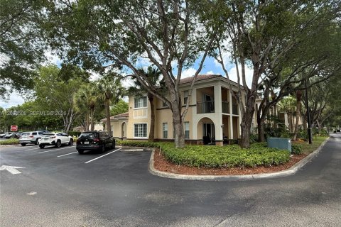 Townhouse in Miramar, Florida 2 bedrooms, 111.95 sq.m. № 2083836 - photo 2