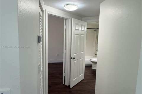 Townhouse in Miramar, Florida 2 bedrooms, 111.95 sq.m. № 2083836 - photo 13