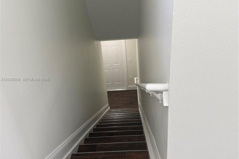 Townhouse in Miramar, Florida 2 bedrooms, 111.95 sq.m. № 2083836 - photo 8