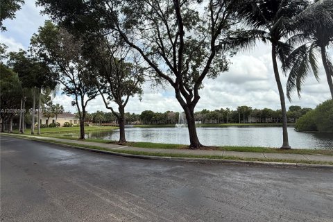 Townhouse in Miramar, Florida 2 bedrooms, 111.95 sq.m. № 2083836 - photo 3