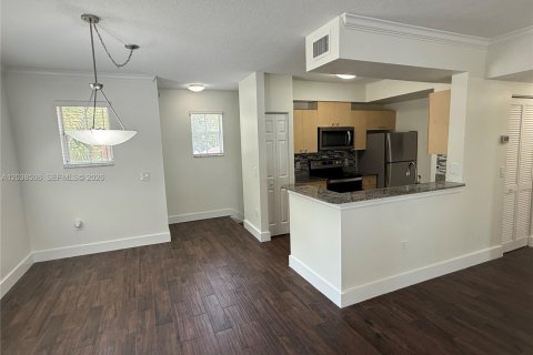 Townhouse in Miramar, Florida 2 bedrooms, 111.95 sq.m. № 2083836 - photo 10