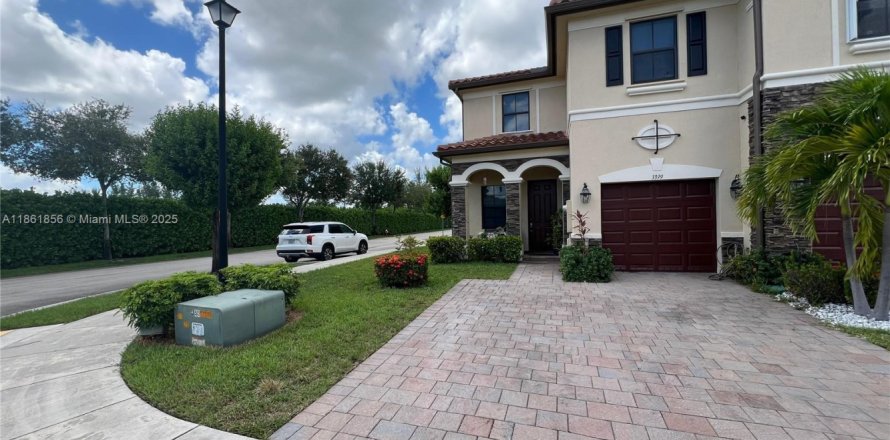 Таунхаус в Хайалиа, Флорида 3 спальни, 147.9м2 № 1957953