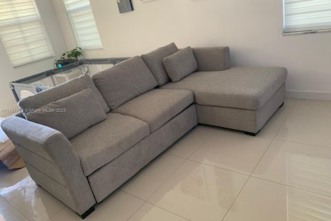 Снять в аренду таунхаус в Хайалиа, Флорида 3 спальни, 147.9м2, № 1957953 - фото 7