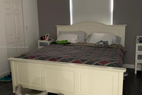 Снять в аренду таунхаус в Хайалиа, Флорида 3 спальни, 147.9м2, № 1957953 - фото 3