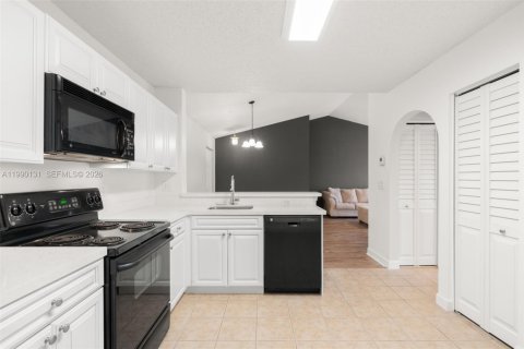 Condominio en venta en Coral Springs, Florida, 1 dormitorio, 72.84 m2 № 2052088 - foto 16