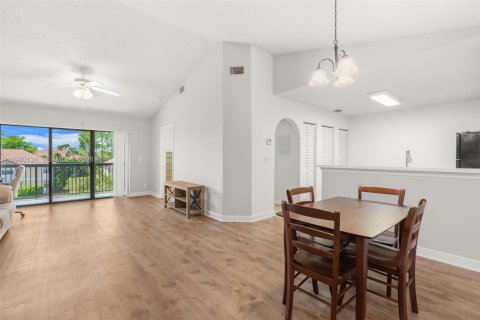 Condominio en venta en Coral Springs, Florida, 1 dormitorio, 72.84 m2 № 2052088 - foto 3