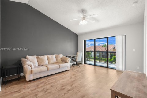 Condominio en venta en Coral Springs, Florida, 1 dormitorio, 72.84 m2 № 2052088 - foto 4