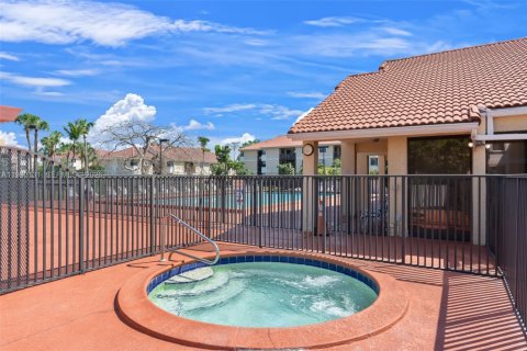 Condominio en venta en Coral Springs, Florida, 1 dormitorio, 72.84 m2 № 2052088 - foto 25