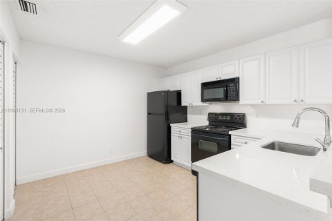 Condominio en venta en Coral Springs, Florida, 1 dormitorio, 72.84 m2 № 2052088 - foto 6