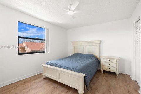 Condominio en venta en Coral Springs, Florida, 1 dormitorio, 72.84 m2 № 2052088 - foto 9