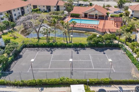 Condominio en venta en Coral Springs, Florida, 1 dormitorio, 72.84 m2 № 2052088 - foto 26