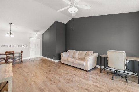 Condominio en venta en Coral Springs, Florida, 1 dormitorio, 72.84 m2 № 2052088 - foto 7