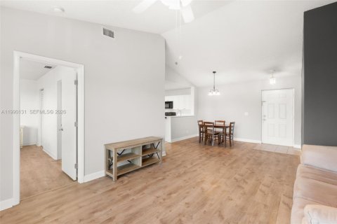 Condominio en venta en Coral Springs, Florida, 1 dormitorio, 72.84 m2 № 2052088 - foto 8