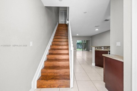 Touwnhouse à vendre à Tamarac, Floride: 2 chambres, 132.66 m2 № 2176673 - photo 2