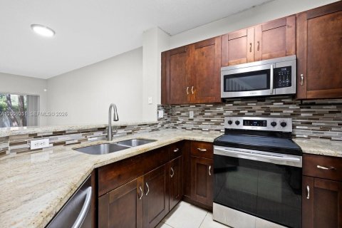 Touwnhouse à vendre à Tamarac, Floride: 2 chambres, 132.66 m2 № 2176673 - photo 4