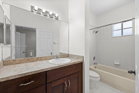 Touwnhouse à vendre à Tamarac, Floride: 2 chambres, 132.66 m2 № 2176673 - photo 18