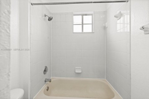 Touwnhouse à vendre à Tamarac, Floride: 2 chambres, 132.66 m2 № 2176673 - photo 19
