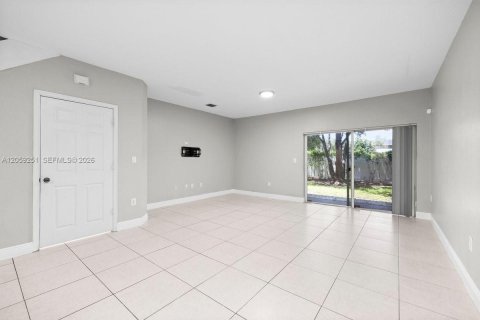 Touwnhouse à vendre à Tamarac, Floride: 2 chambres, 132.66 m2 № 2176673 - photo 9