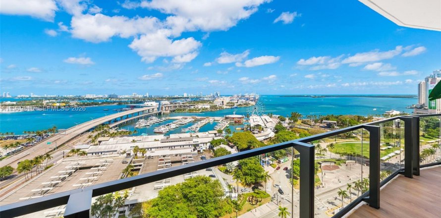 Condominio en Miami, Florida, 2 dormitorios  № 2030638