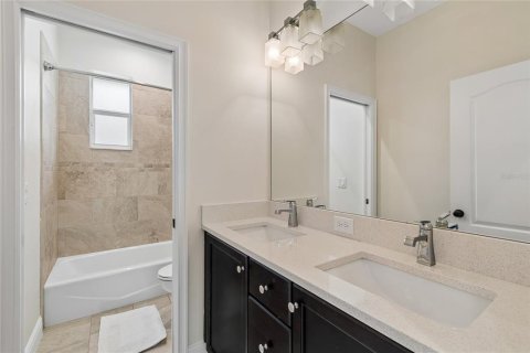 Casa en alquiler en Tampa, Florida, 5 dormitorios, 238.76 m2 № 2284041 - foto 18
