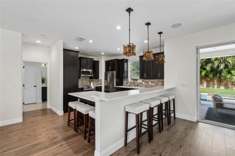Casa en alquiler en Tampa, Florida, 5 dormitorios, 238.76 m2 № 2284041 - foto 7