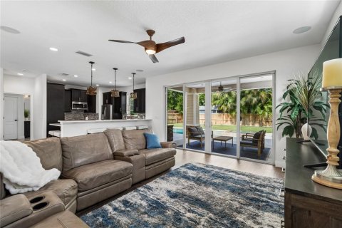 Casa en alquiler en Tampa, Florida, 5 dormitorios, 238.76 m2 № 2284041 - foto 6