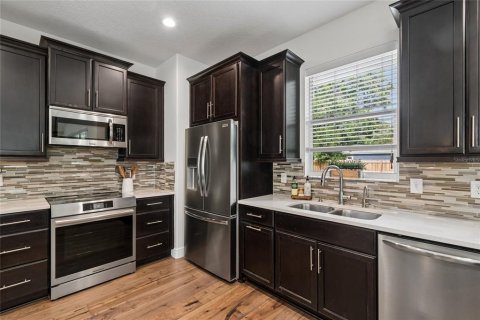 Casa en alquiler en Tampa, Florida, 5 dormitorios, 238.76 m2 № 2284041 - foto 8